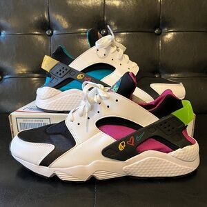 Nike Air Huarache “Peace, Love, Swoosh” Like New Condition